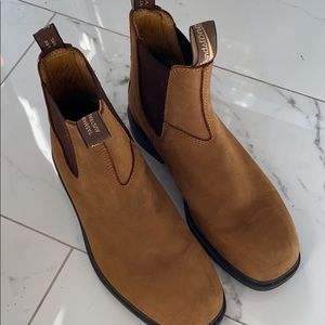 Like new tan/brown Blundstones